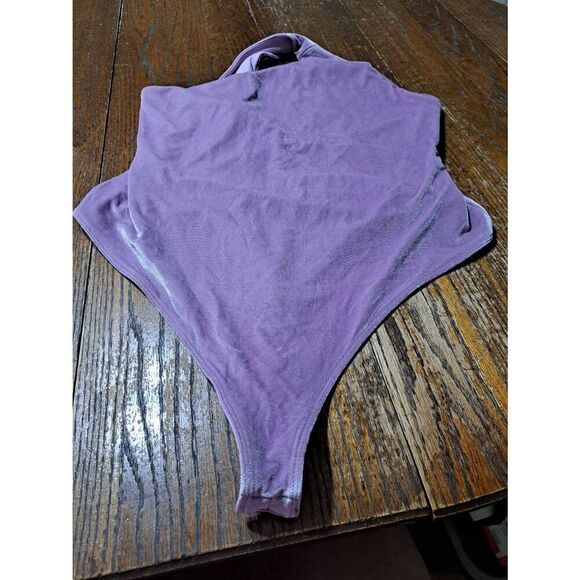 New Large Fabletics Bright Lilac Gigi Velour Thong Bodysuit One Shoulder NWT - Picture 7 of 9